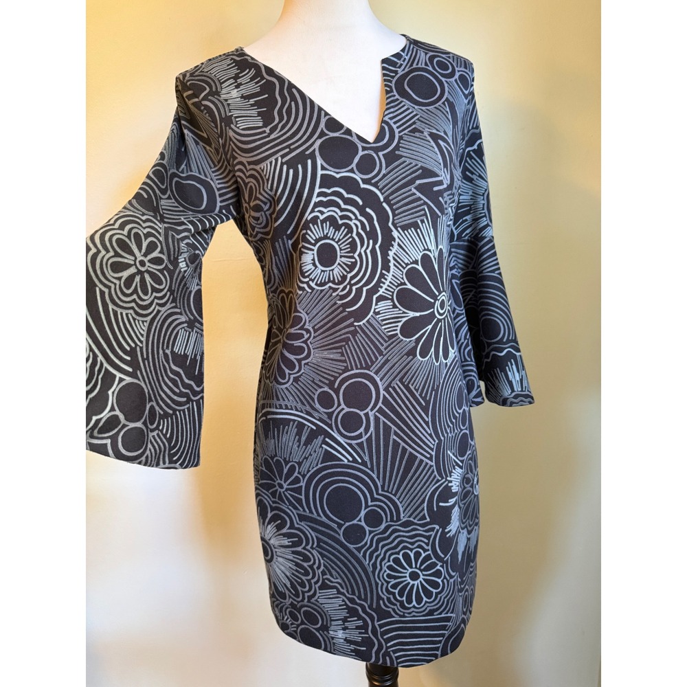 Trina Turk black Floral Mod Bell Sleeve Shift Dress whimsi retro resort boho fai